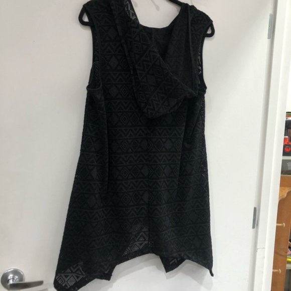 Emma G Black Woven Hooded Cover Up Diamonds and Triangles Poly Woman’s L… - Picture 4 of 6